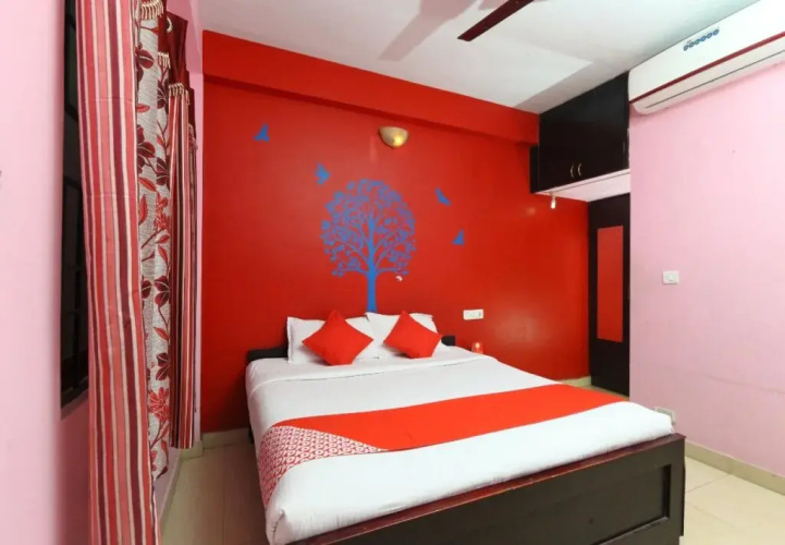 Lloyds Nest by OYO Rooms