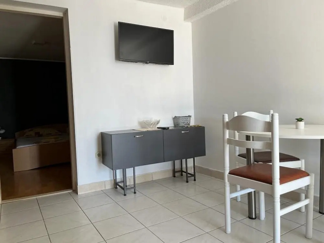 Apartments Leut