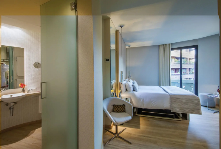 Cram Hotel