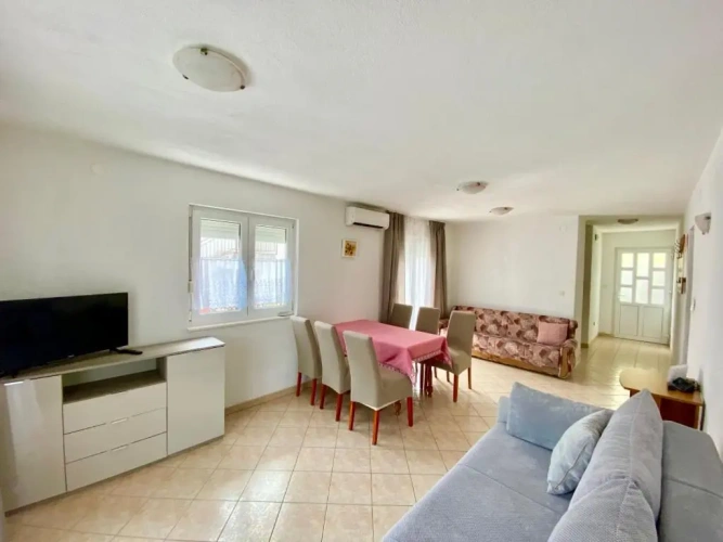 2 Bedrooms Apartment with sea view