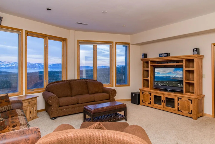 Charming Tahoe Donner Chalet by RedAwning