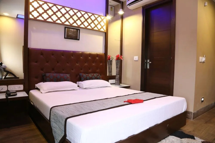 OYO 555 Hotel Mourya
