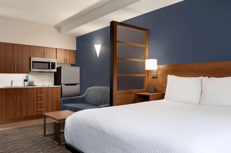 Microtel Inn & Suites By Wyndham Kelowna photo 8