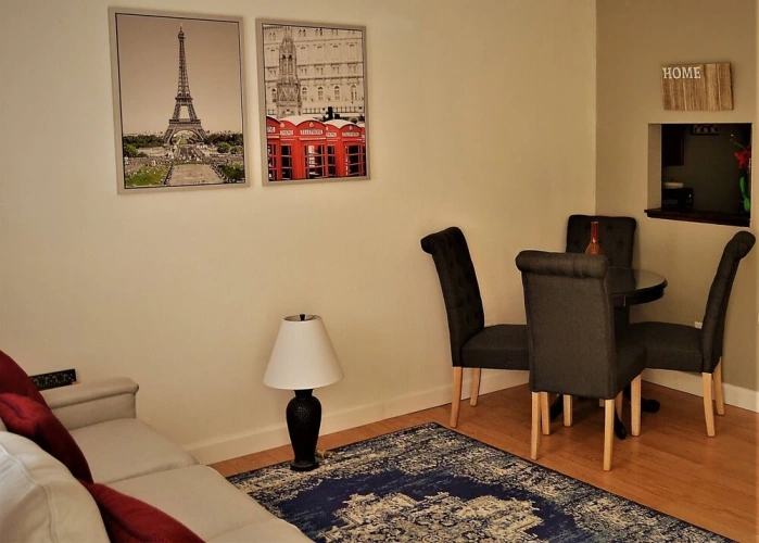 2 Bedrooms Apartment