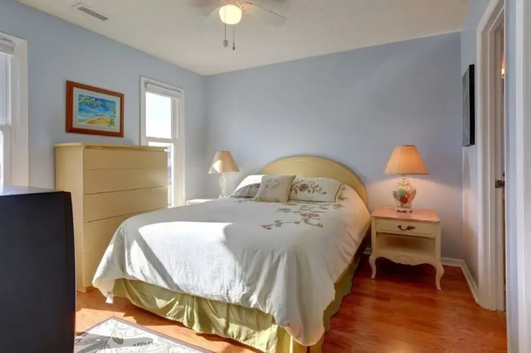 Toadally Relaxin' 2 Bedroom Home by RedAwning