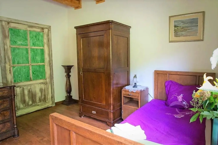 4 Bedrooms Cottage