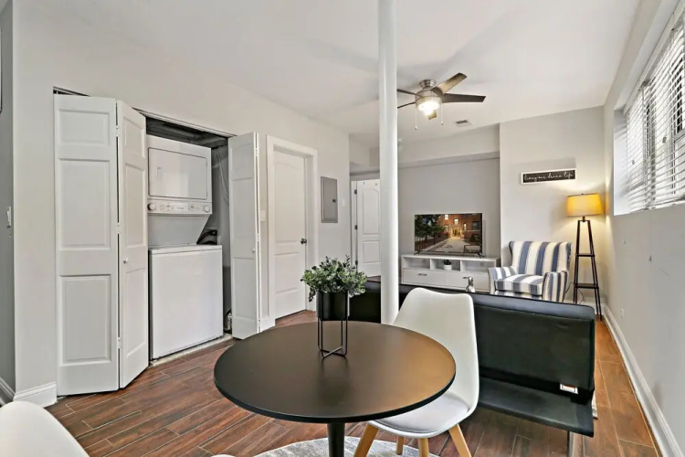 Delightful 1BR - Ashland BW