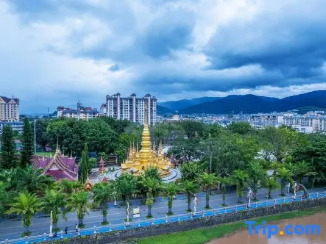 Menglian Ruixin Hotel