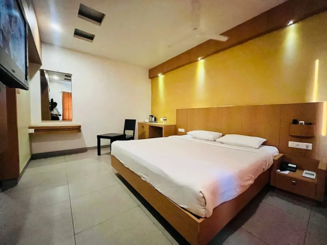 Pla Rathna Residency
