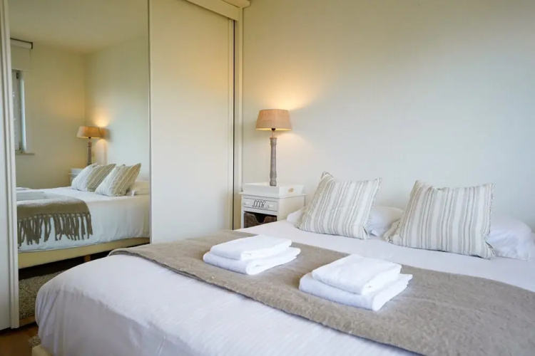 Spacious Apartment With Sea Views
