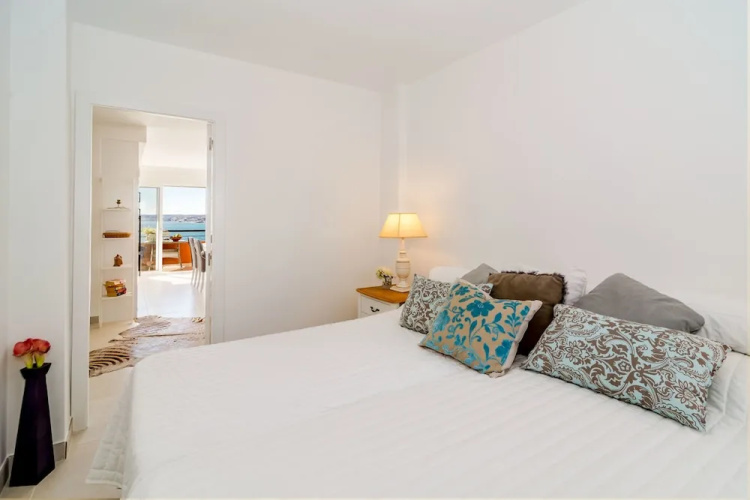 CP- Modern 3 bedroom apt frontline beach