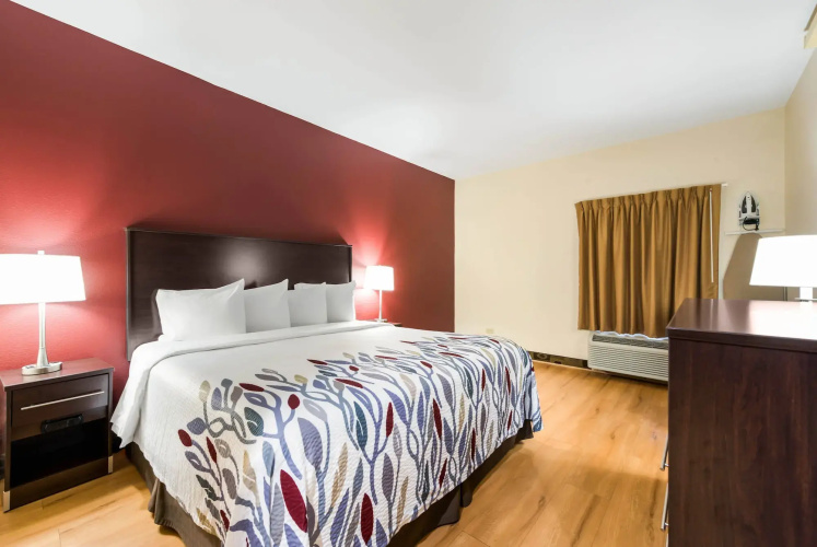 Econo Lodge Inn & Suites