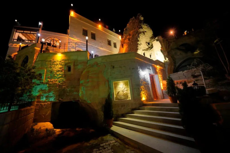Serenus Cave Suites