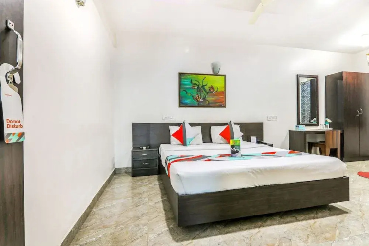 OYO 7888 Hotel Move Inn