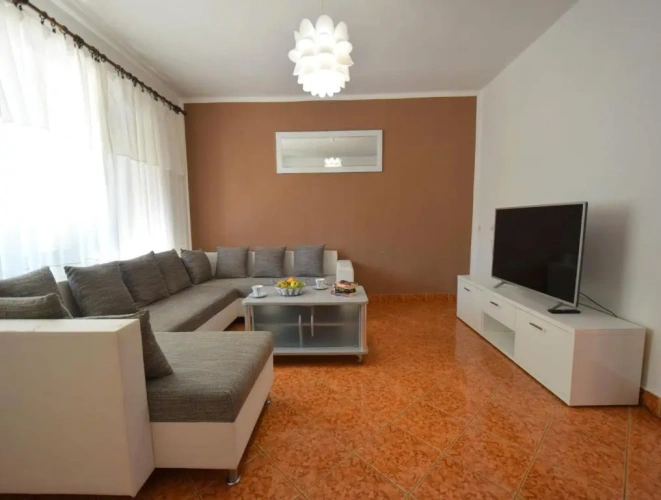 3 Bedrooms Apartment