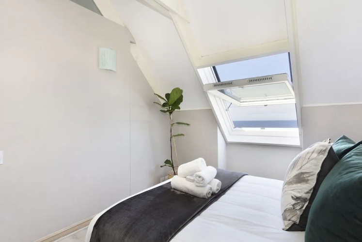 Dolphin Beach H301