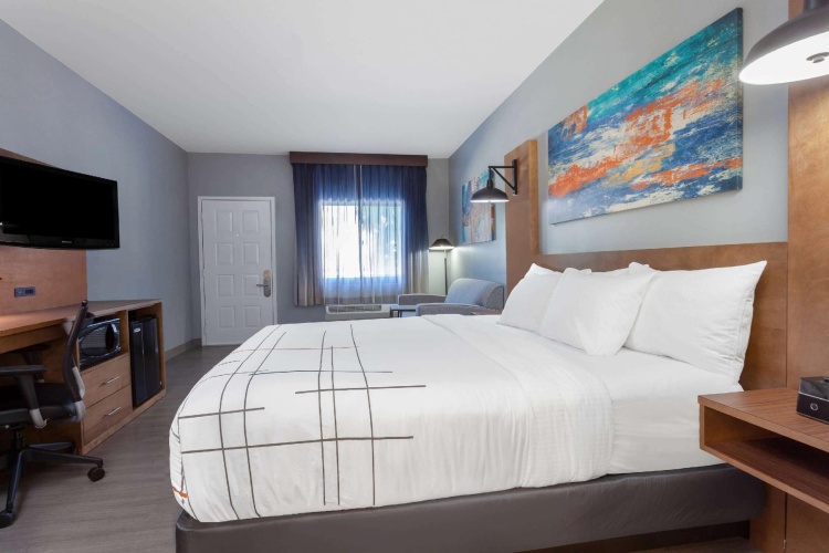 Standard Double room with pool view