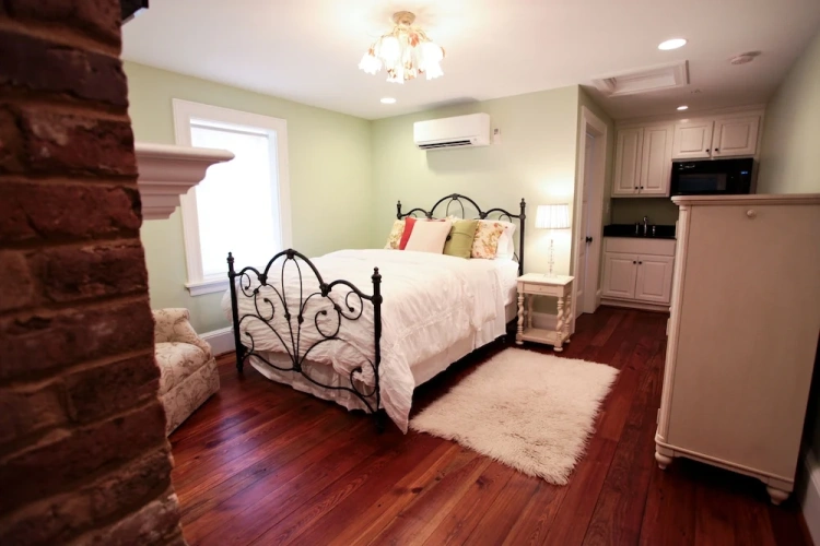 Classic Double Basement room