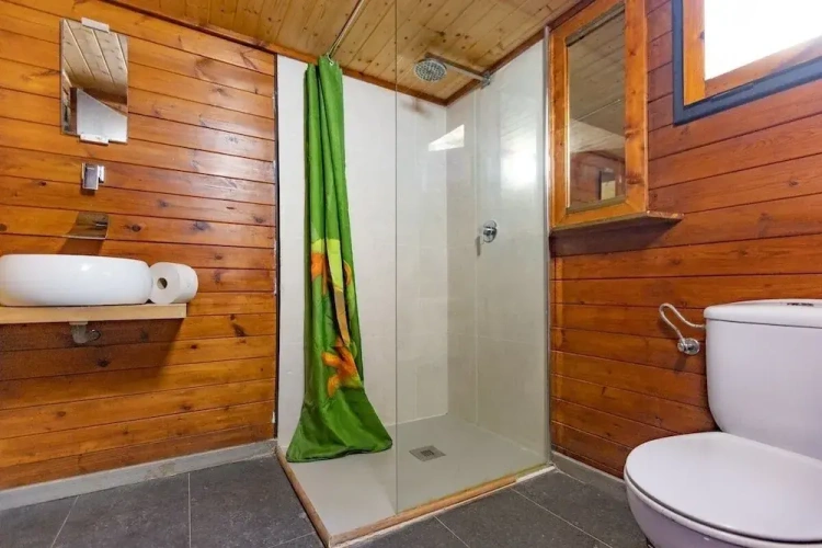 2 Bedrooms Family Bungalow with garden view