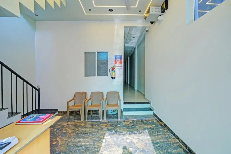 Fabhotel Bharti Palace