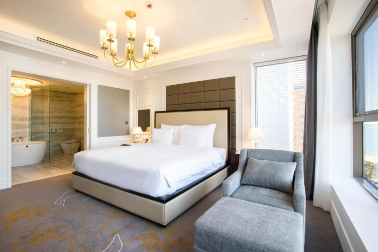 Baymond Hotel