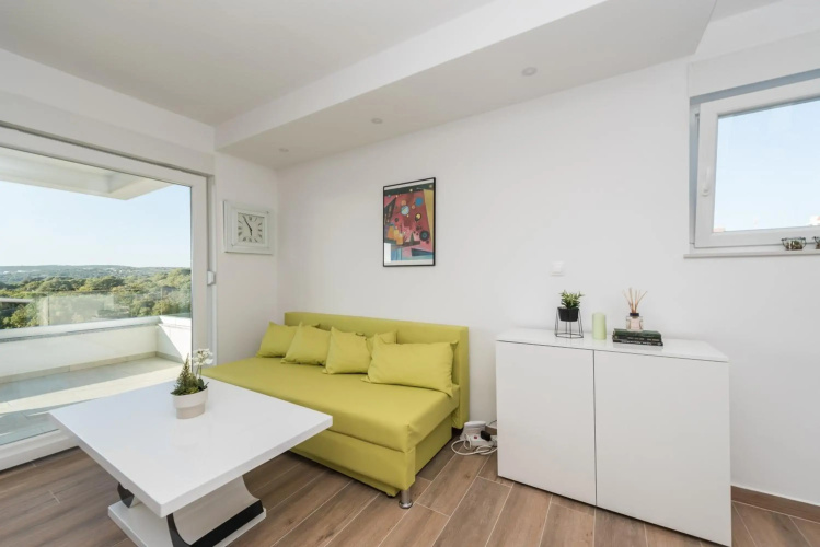 Dino 2 luxury apartment with pool