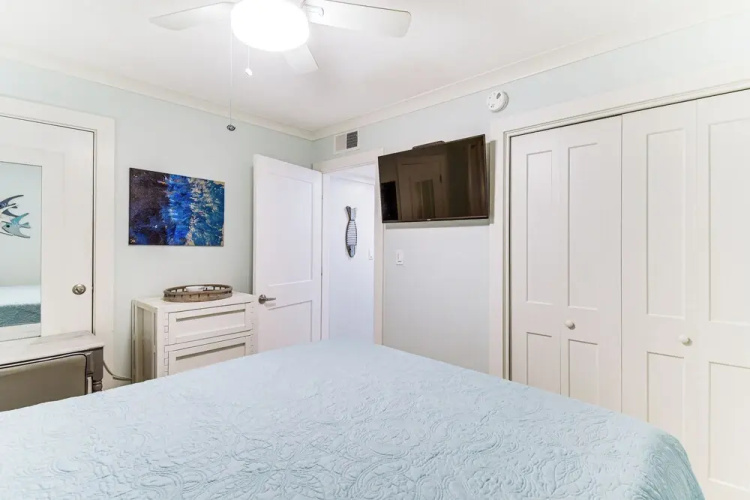 Beachfront Abode w/ Pool Access in Gulf Shores!