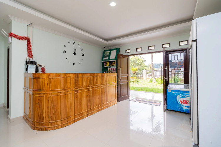 Urbanview Hotel Kampung Istal Megamendung Puncak