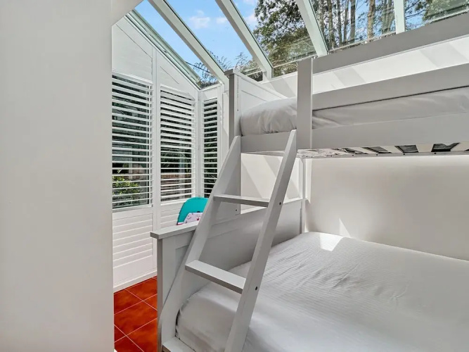 Spacious 4-bed Home With Coastal Charm