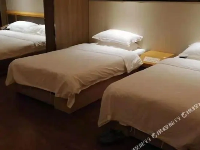 1 Bedroom Business Double Suite