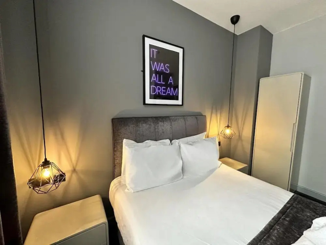 Hotel 105 by Hillcrest Hotel