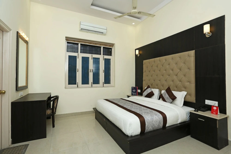 OYO 8983 Royal Inn