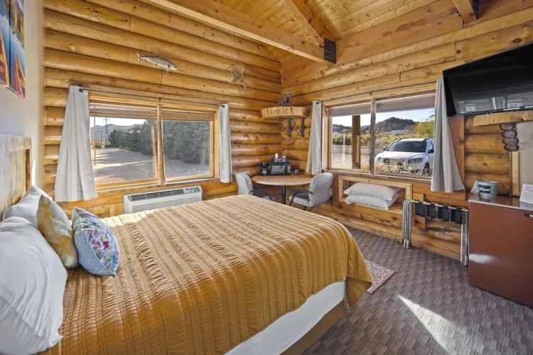Ponderosa Inn