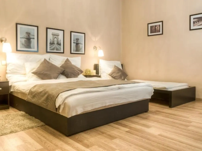 Standard Triple room