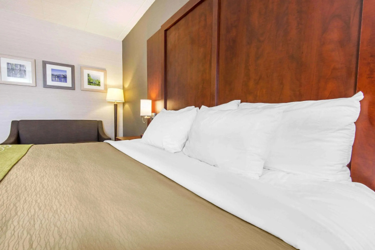 Holiday Inn Express & Suites