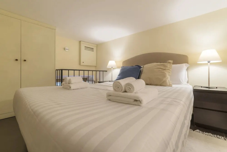 iFlat Yellow Monti Studio Apartment
