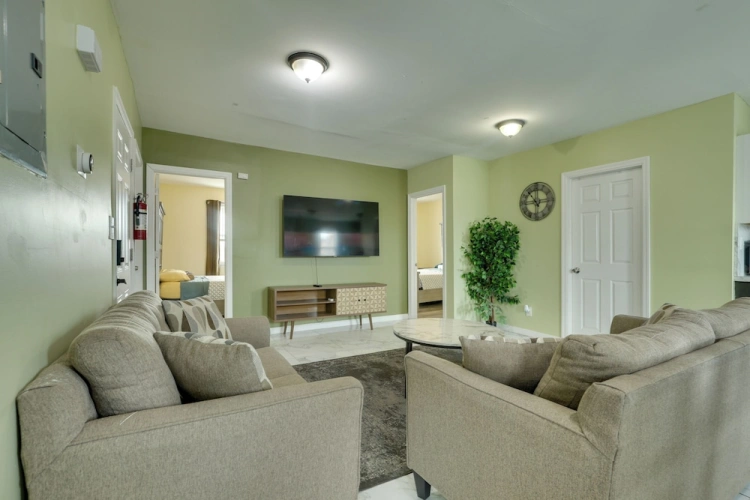 2 Bedrooms Apartment
