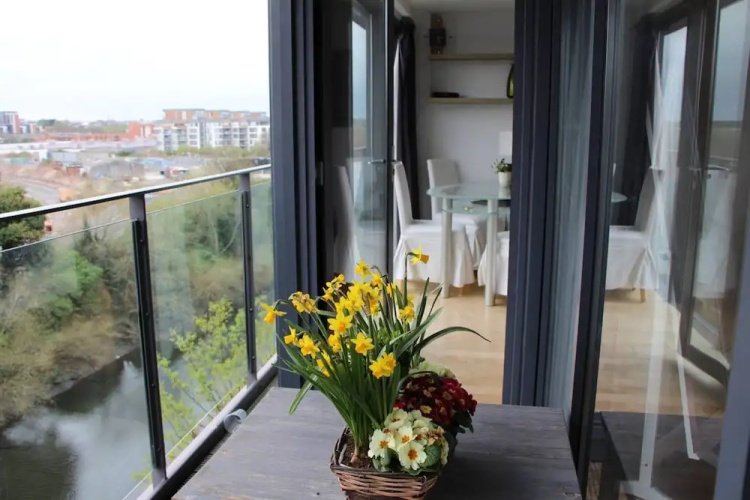 Riverside 1 Bedroom Central Flat