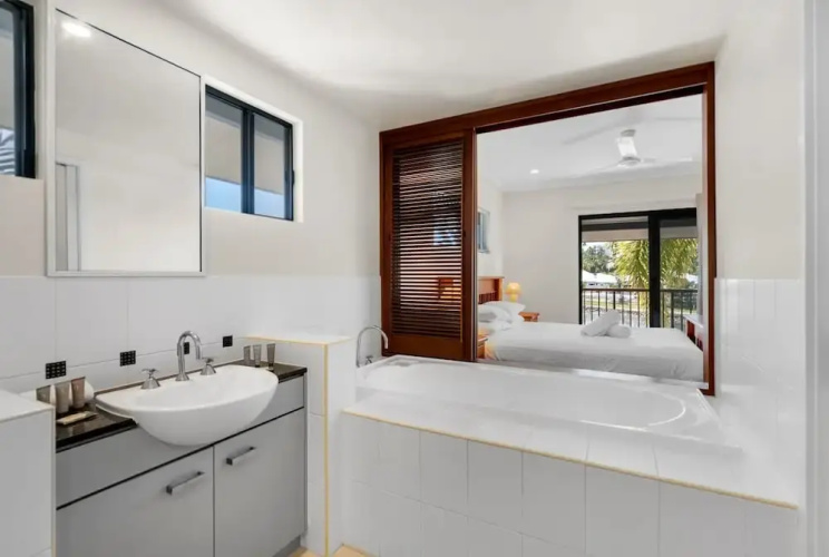 Bright 3-bedroom Beachside Stay With Pool & BBQ