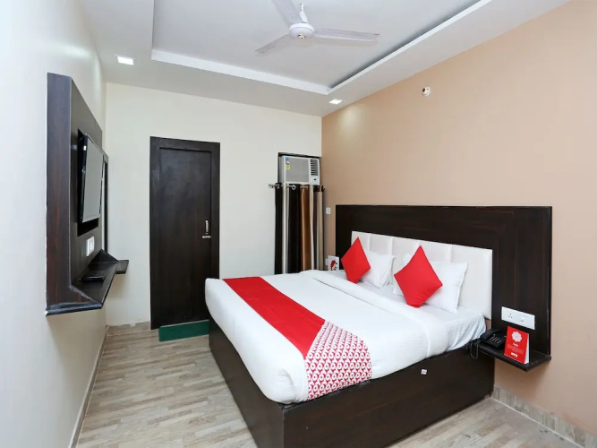 OYO 15098 hotel crystal