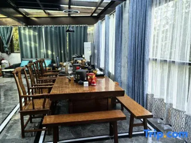 Dianjiang County Goliya Hotel