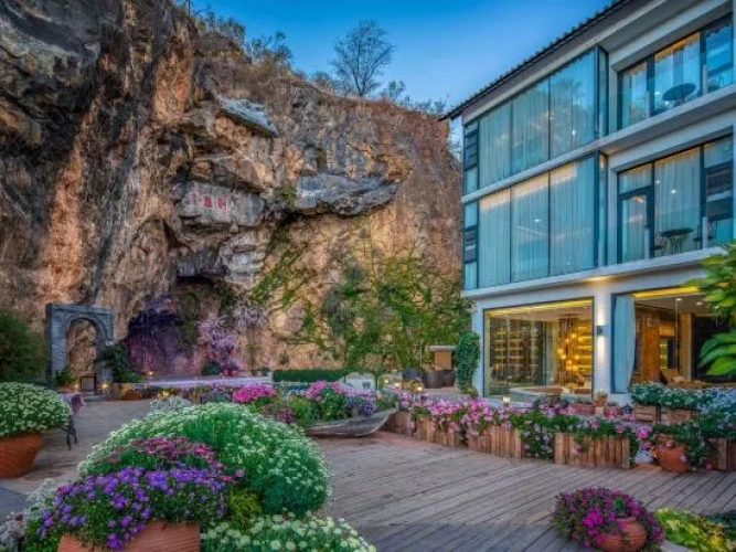Huaqianxun Lake View Garden Hotel (Dali Shuiliandong)
