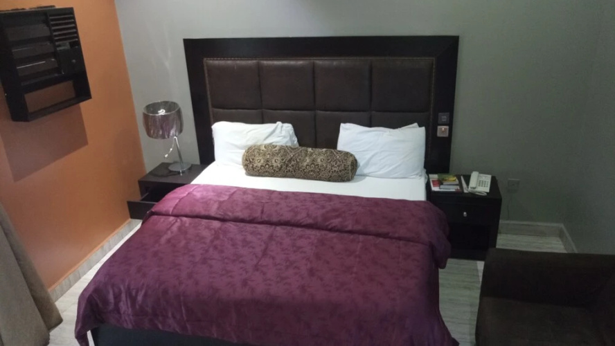Hard Break Hotel and Suite