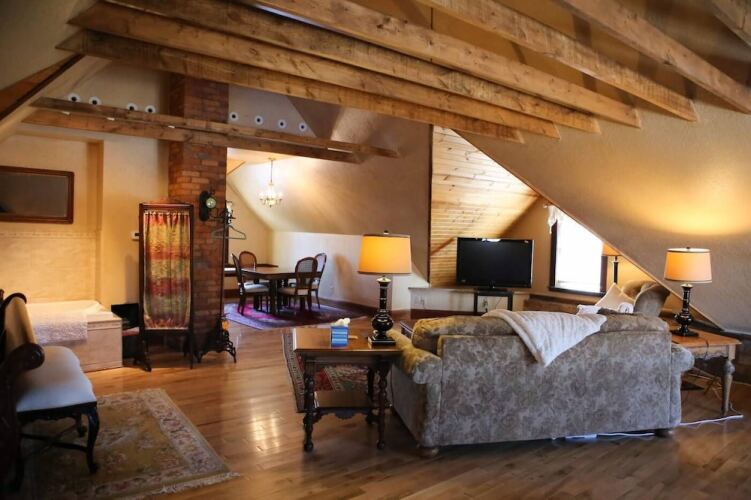 Bed & Breakfast on Broadway Over view