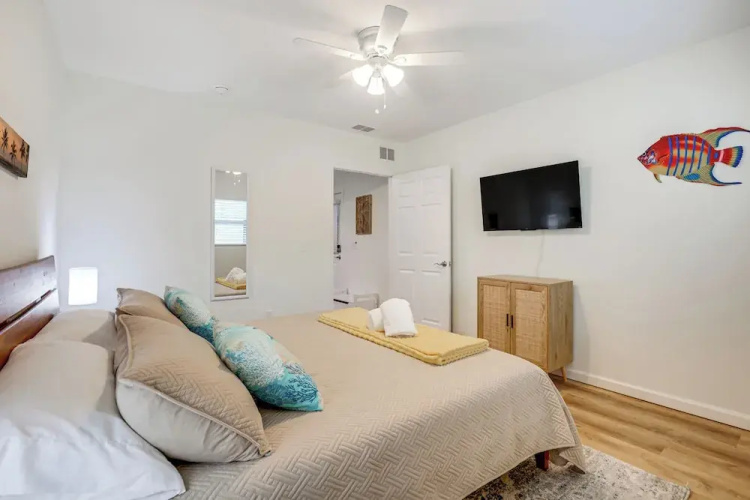 Walk to Beach: Getaway w/ Fire Pit in St Augustine