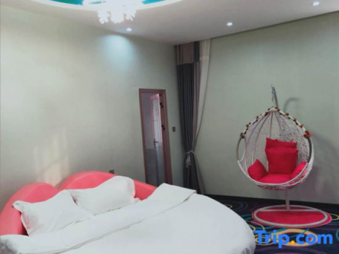 Fangcheng Roman Theme Hotel