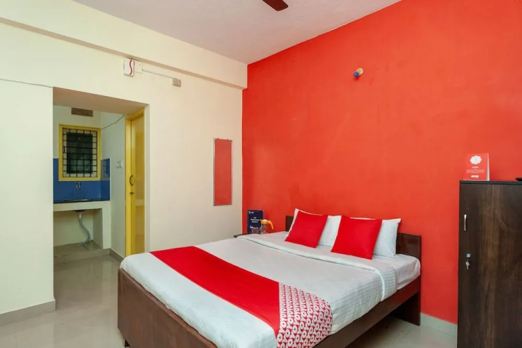 OYO 26936 Adhithya Inn