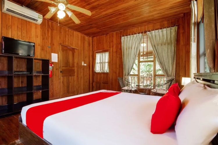 Bang Saray Village Resort