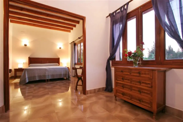 Villa - 8 Bedrooms with Pool and WiFi - 103182