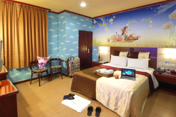 Golden Swallow Hotel